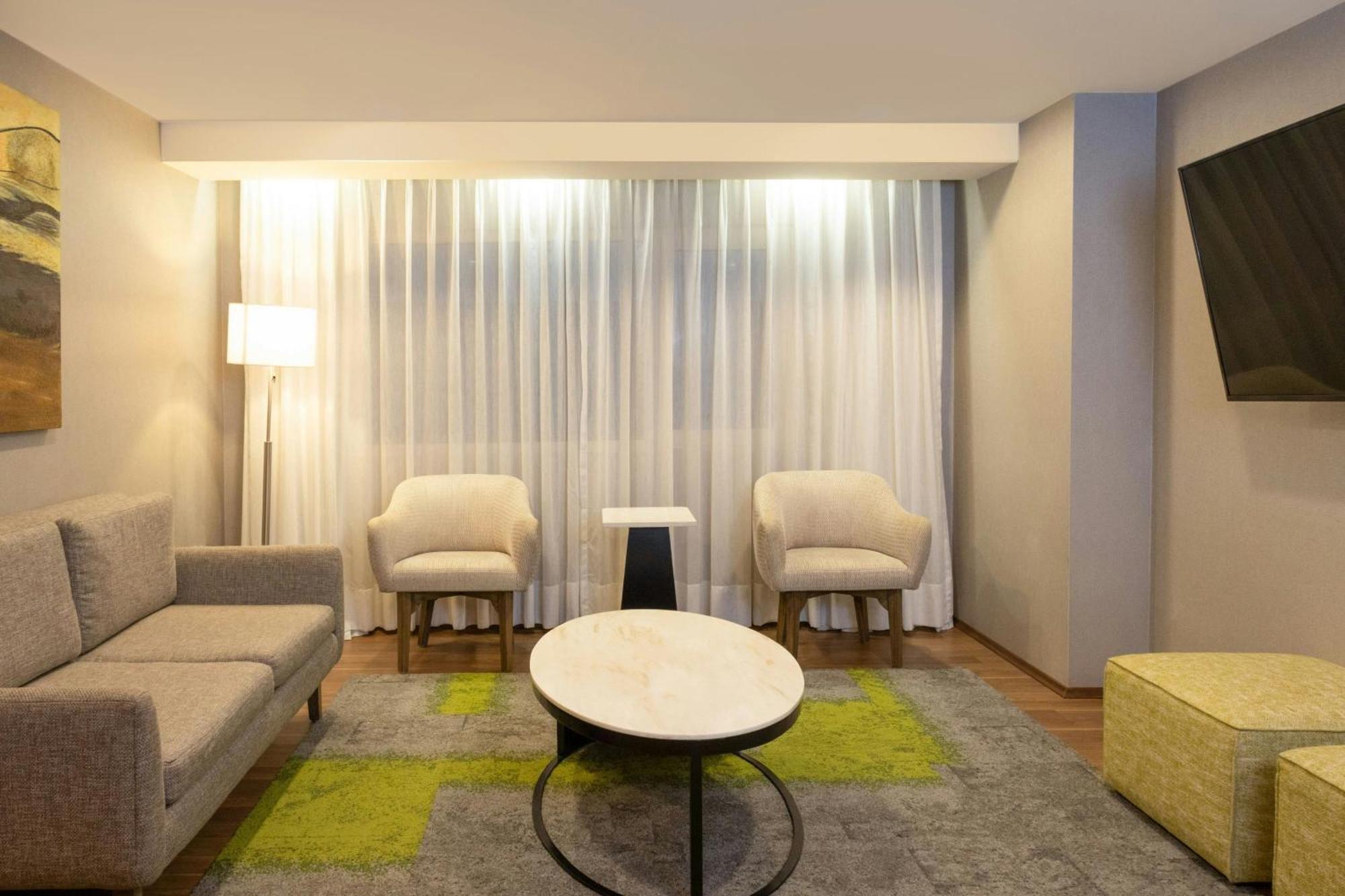 Courtyard By Marriott Revolucion Mexico